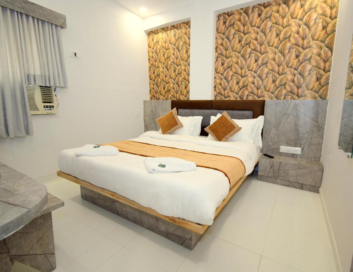 Hotel A1 Vastrapur Ahmedabad Exterior photo