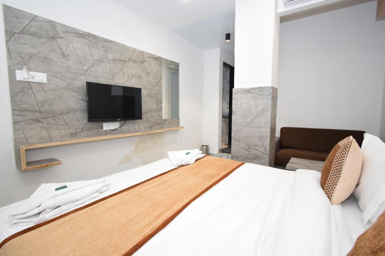 Hotel A1 Vastrapur Ahmedabad Exterior photo