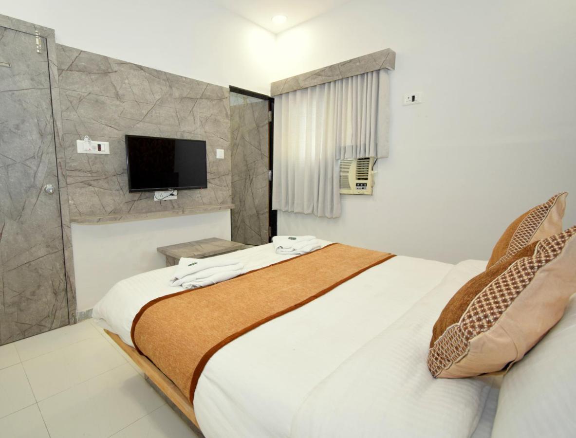 Hotel A1 Vastrapur Ahmedabad Exterior photo