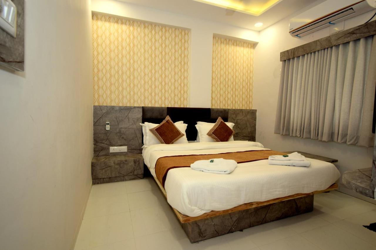 Hotel A1 Vastrapur Ahmedabad Exterior photo